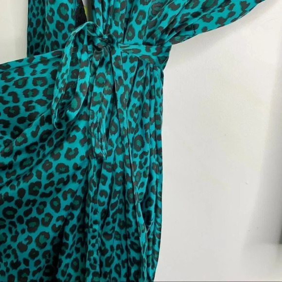 Betsey Johnson Leopard Print Robe - Picture 4 of 8